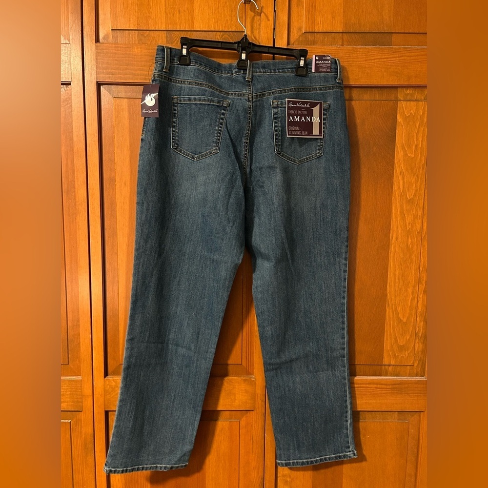 Gloria Vanderbilt Women's sz 16 short Blue Jeans NEW WITH TAGS - Picture 3 of 7